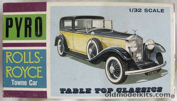 Pyro 1/32 Rolls Royce Towne Car, C349-125 plastic model kit